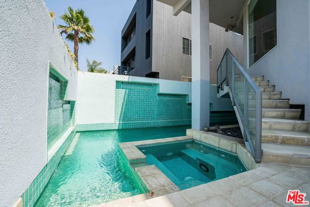 4611 Roma Court, Marina del Rey CA: https://media.crmls.org/mediaz/a826befb-417d-4538-9940-3c4fd89a07dc.jpg