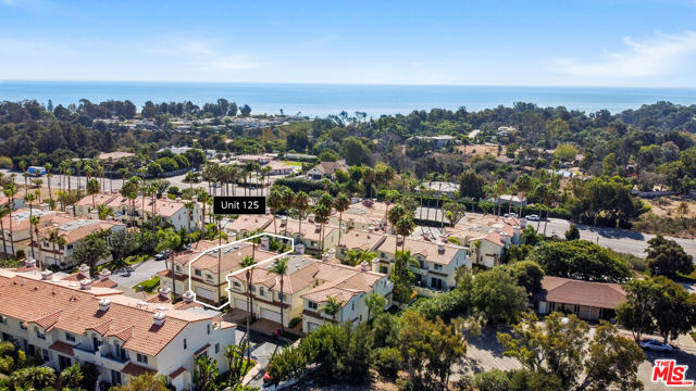 6477 Zuma View Place, Malibu CA: https://media.crmls.org/mediaz/a8275068-e5c4-44fd-90ee-099ff1c808ca.jpg