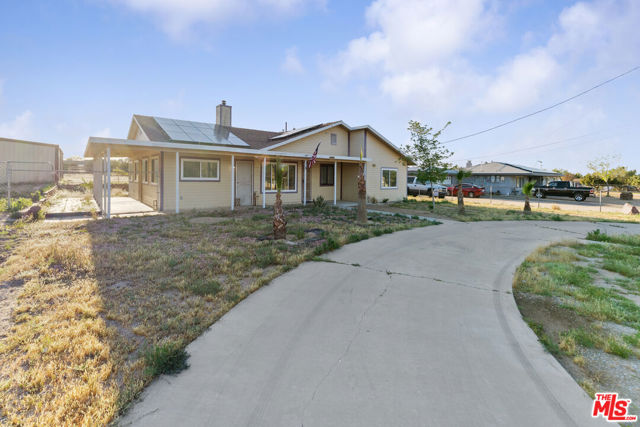 9256 6th Avenue, Hesperia CA: https://media.crmls.org/mediaz/a8279955-2d04-47f7-96c3-4ebe662b421e.jpg