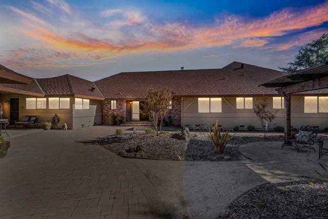 35 Rays Circle, Hollister CA: https://media.crmls.org/mediaz/a827b999-8ad1-4fb1-8413-09c75cd6e179.jpg