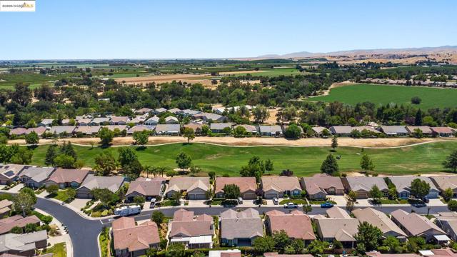 551 Quindell Way, Brentwood CA: https://media.crmls.org/mediaz/a8283d47-e633-4c69-b539-56769d397fc1.jpg