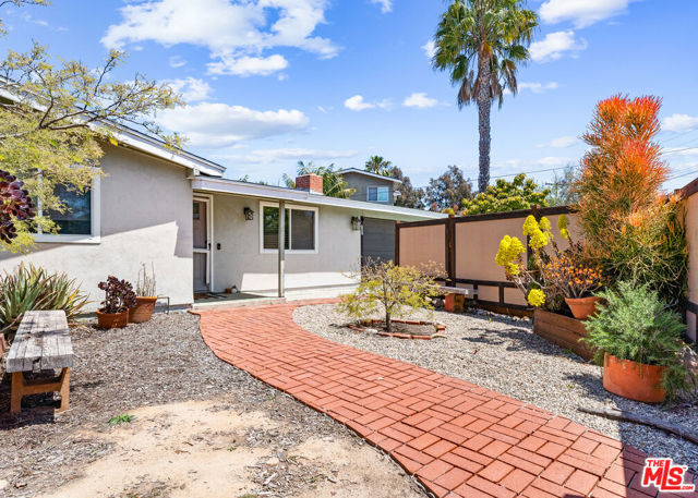 326 Hamilton Street, Costa Mesa CA: https://media.crmls.org/mediaz/a828d52d-bf3f-41c2-998a-0664ac24eadc.jpg
