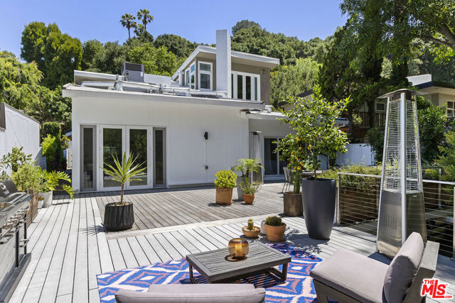3820 Broadlawn Drive, Los Angeles CA: https://media.crmls.org/mediaz/a8291b89-a45d-4f24-b3b9-e8283e2b5c9a.jpg