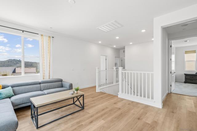 35111 Cooper Pl, Fallbrook CA: https://media.crmls.org/mediaz/a8297aa4-0f66-4426-9b52-e4a68870d563.jpg