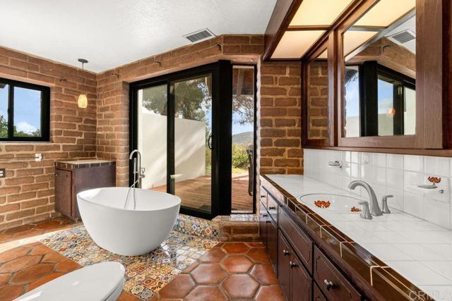 Detail Gallery Image 34 of 68 For 710 Buena Creek Rd, San Marcos,  CA 92069 - 3 Beds | 3/1 Baths