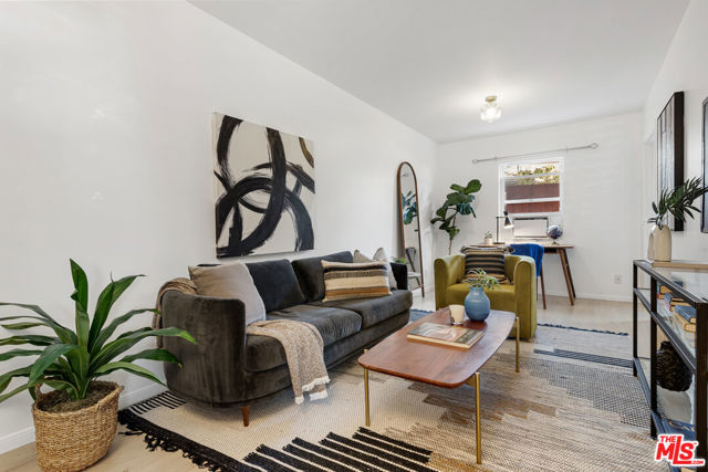 1205 Appleton Way, Venice CA: https://media.crmls.org/mediaz/a8299218-5ca6-4679-a2e0-aadad99086d3.jpg