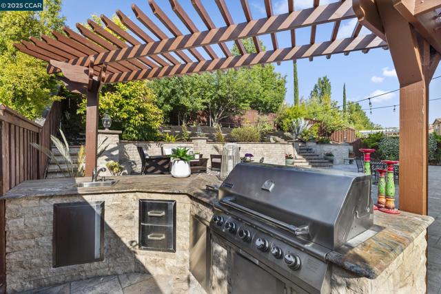 7509 Balmoral Way, San Ramon CA: https://media.crmls.org/mediaz/a82a1a88-c2f8-440b-bf02-cc515b3ccd9c.jpg