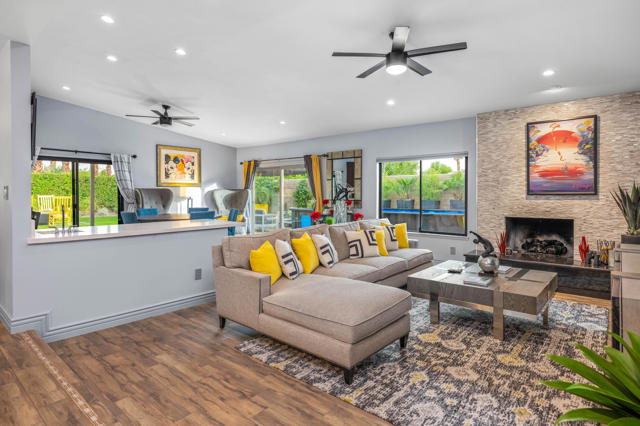 1289 E Caleta Way, Palm Springs CA: https://media.crmls.org/mediaz/a82a62b4-81e8-481f-8c84-9f45ba285787.jpg