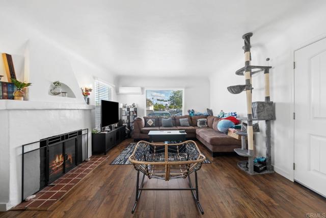 Detail Gallery Image 2 of 30 For 4766 College Ave, San Diego,  CA 92115 - 1 Beds | 1 Baths