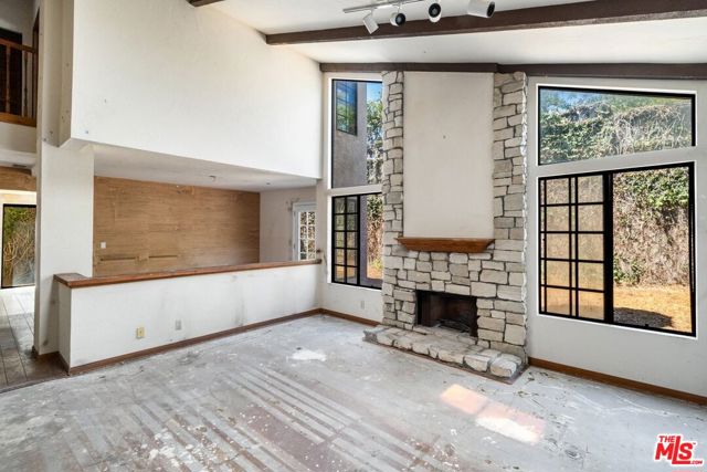 11 S Callecita, Laguna Beach CA: https://media.crmls.org/mediaz/a82ddb0d-a9da-45a1-8c83-7ddc890b9273.jpg