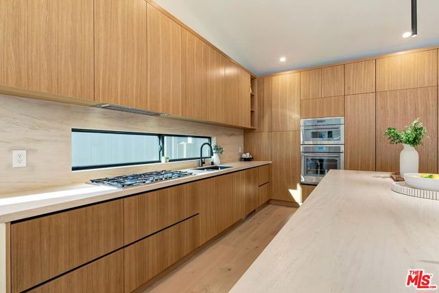 5437 Noble Avenue, Sherman Oaks CA: https://media.crmls.org/mediaz/a8305383-d98c-4401-8476-bb775d26752e.jpg