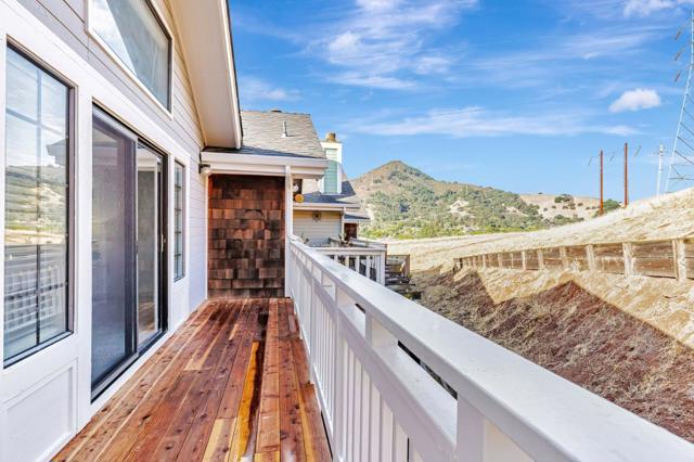 17120 Viewcrest Lane, Morgan Hill CA: https://media.crmls.org/mediaz/a8306401-1a9e-4409-962c-f568e97a6734.jpg