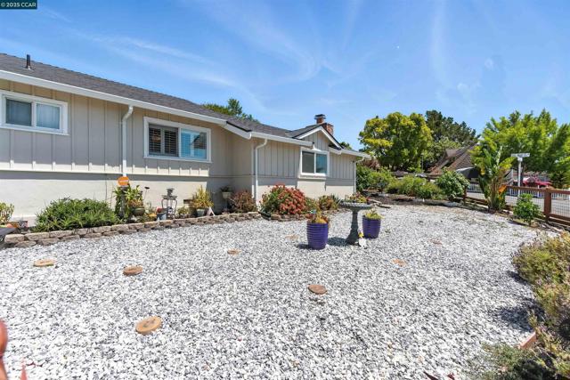 1201 Valle Vista Ave, Vallejo CA: https://media.crmls.org/mediaz/a830a498-d6b8-443f-bc64-2eaf7997a2c1.jpg