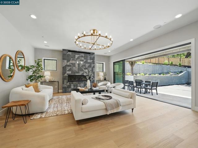 180 Castle Hill Ranch, Walnut Creek CA: https://media.crmls.org/mediaz/a83121bd-4a31-4395-a19e-1673f8b6c0f2.jpg