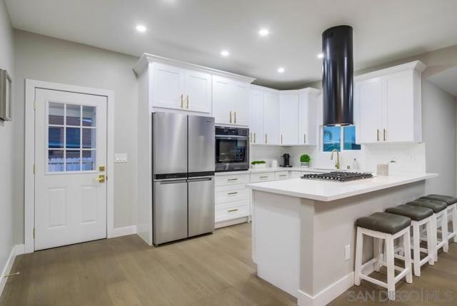 3122 Newell St, San Diego CA: https://media.crmls.org/mediaz/a8326239-048a-4c18-a0e4-6d6b82972f17.jpg