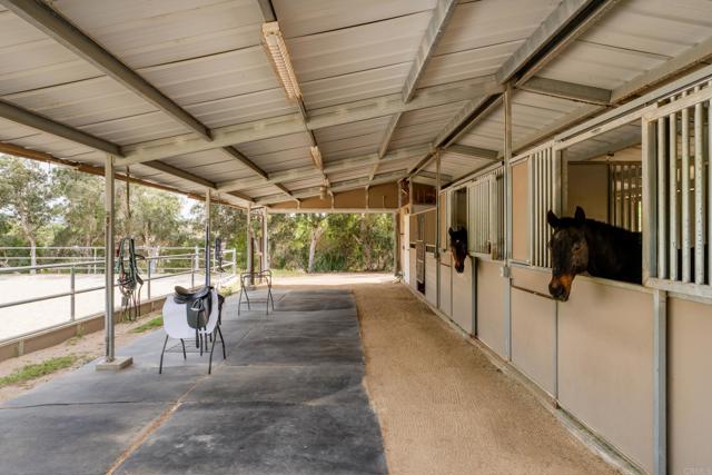 Detail Gallery Image 34 of 46 For 16761 Artesian Breeze Way, San Diego,  CA 92127 - 5 Beds | 4 Baths