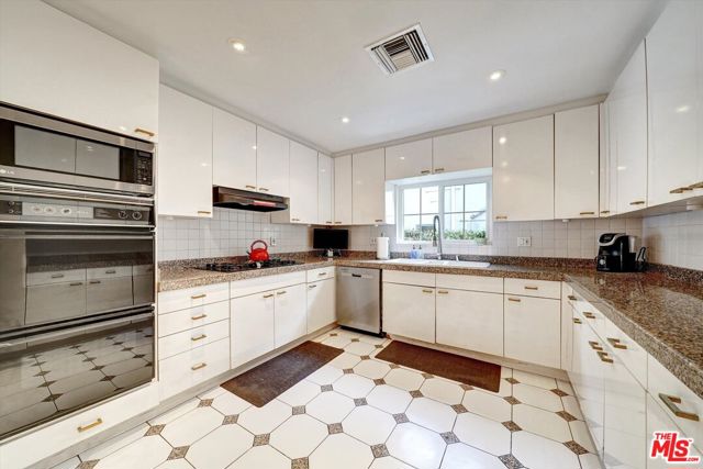 660 S Gretna Green Way, Los Angeles CA: https://media.crmls.org/mediaz/a832e7fb-01c8-46ce-ae3e-a358a57b8d42.jpg