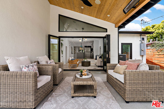 712 N Keystone Street, Burbank CA: https://media.crmls.org/mediaz/a8332103-f3fd-42a7-9cdd-7bcd78c535e6.jpg