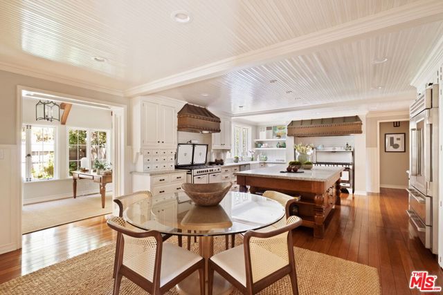 143 S Muirfield Road, Los Angeles CA: https://media.crmls.org/mediaz/a8333ffd-dd94-4a20-864f-640d911bb6b7.jpg