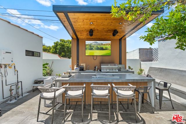 3871 Roxton Avenue, Los Angeles CA: https://media.crmls.org/mediaz/a8337c64-3e20-4b16-abfb-430ef110b82e.jpg