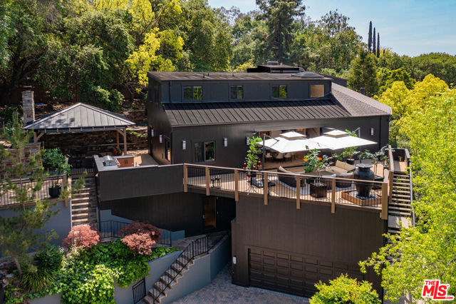 3000 Cornwall Drive, Glendale CA: https://media.crmls.org/mediaz/a833a859-fce0-4108-bb97-d354f775b1b8.jpg