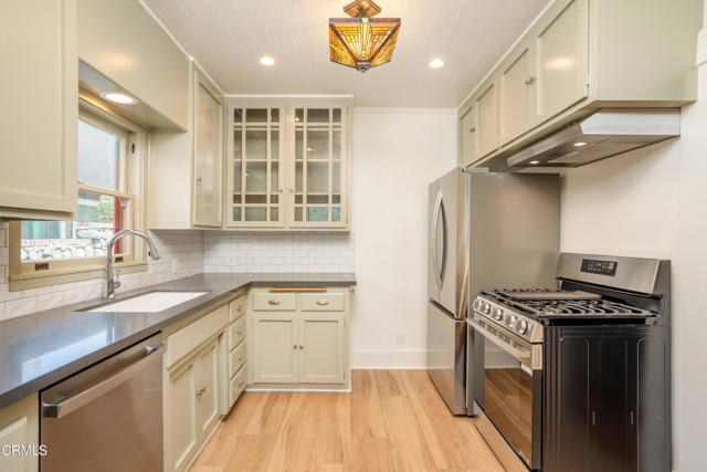 Detail Gallery Image 8 of 26 For 847 S Los Robles Ave, Pasadena,  CA 91106 - 3 Beds | 2 Baths