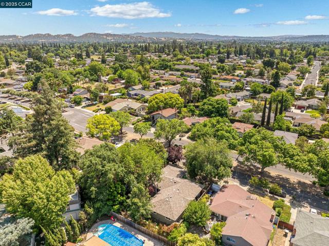 832 San Simeon Dr, Concord CA: https://media.crmls.org/mediaz/a833ebbd-5181-44c6-a723-fc44e6758f53.jpg