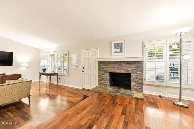 22421 Jeffrey Mark Court, Chatsworth CA: https://media.crmls.org/mediaz/a833ff8c-7021-4729-a971-586bef8e9715.jpg