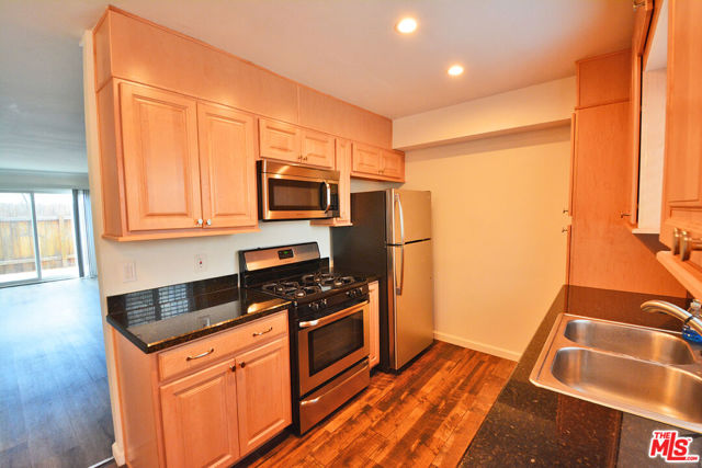 14947 DICKENS Street, 4 photo 7