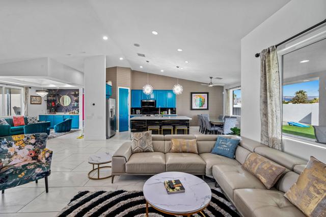 2932 N Sunrise Way, Palm Springs CA: https://media.crmls.org/mediaz/a83440f2-f0ca-4cb5-877f-5142872b39a0.jpg