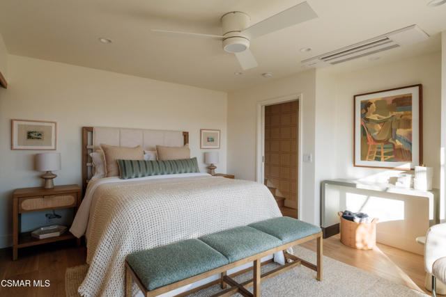 6813 Seawatch Lane, Malibu CA: https://media.crmls.org/mediaz/a8349595-56f0-45ee-8c4b-6edfa3a6d8a5.jpg