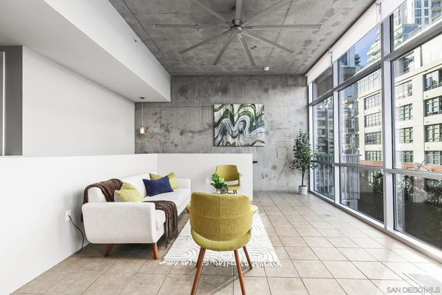 1025 Island Ave, San Diego CA: https://media.crmls.org/mediaz/a834eb60-001a-49d4-af59-3ecbf0e37cfb.jpg