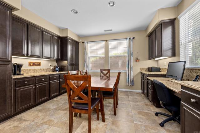 32113 Sycamore Ct, Temecula CA: https://media.crmls.org/mediaz/a83520d2-f3eb-41a6-b1f3-3332f208e267.jpg