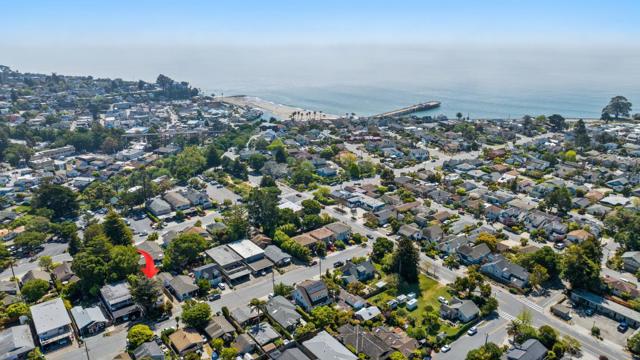 1760 48th Avenue, Capitola CA: https://media.crmls.org/mediaz/a835576d-19c6-4128-89dd-03a118189620.jpg