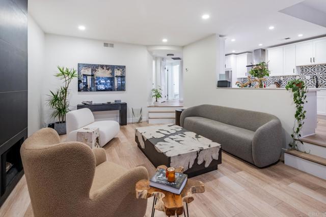 Detail Gallery Image 11 of 23 For 2630 Pirineos Way #14,  Carlsbad,  CA 92009 - 2 Beds | 2 Baths