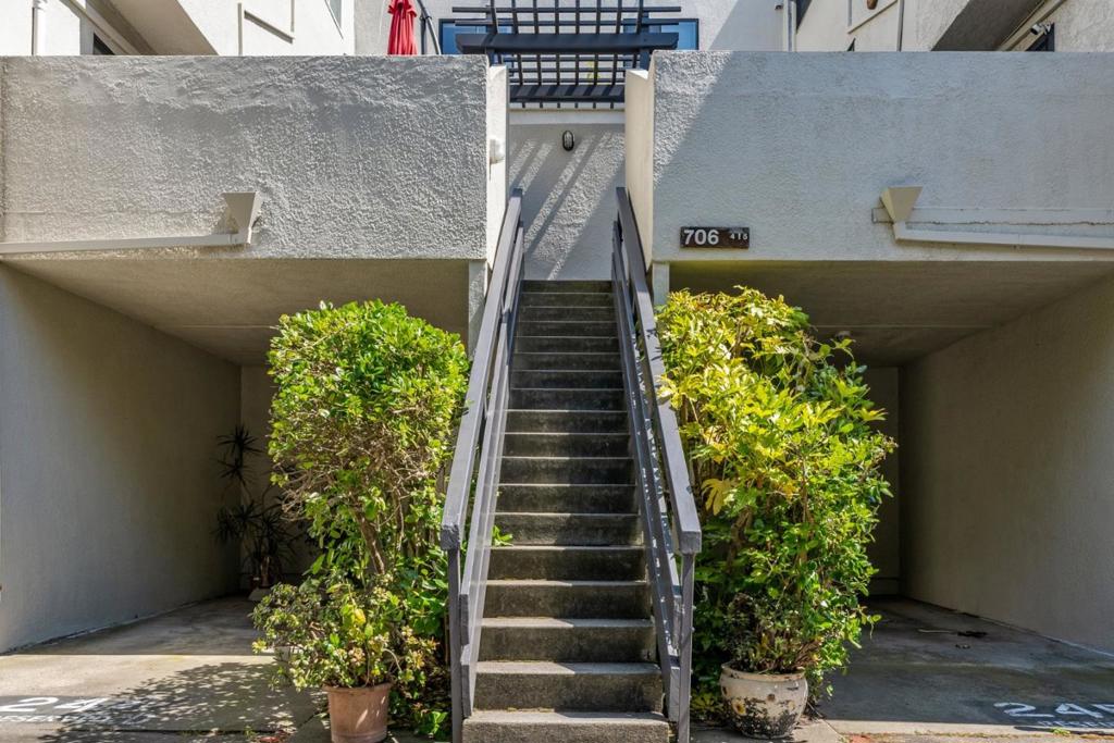 https://media.crmls.org/mediaz/a8361338-2903-4aee-a97c-5ccadca00b4a.jpg?preset=X-Large