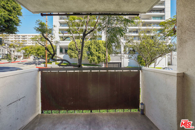 8530 Holloway Drive, West Hollywood CA: https://media.crmls.org/mediaz/a83664dd-bf82-4cd7-869b-dd871e0d3287.jpg