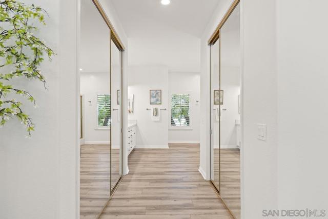 2084 Roberts Pl, Escondido CA: https://media.crmls.org/mediaz/a8383d40-8fd5-4b4c-b467-f87aa87b23be.jpg