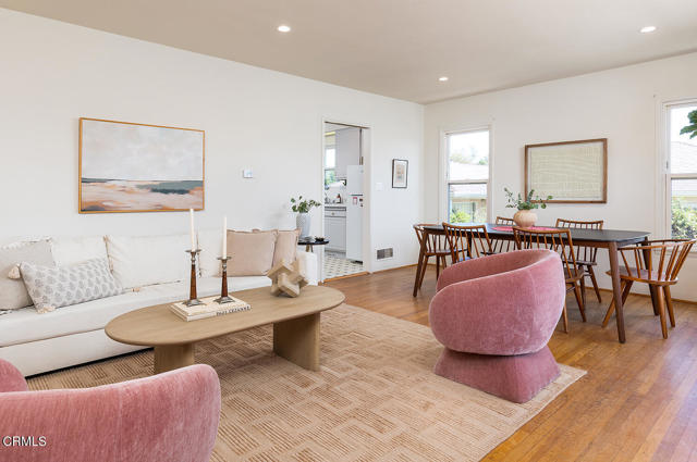 5134 Monte Bonito Drive Drive, Los Angeles CA: https://media.crmls.org/mediaz/a83874bf-e832-488a-94f3-840c0b054694.jpg