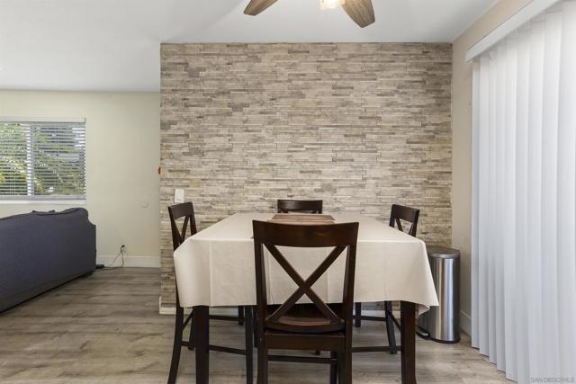 530 Calle Montecito, Oceanside CA: https://media.crmls.org/mediaz/a8388203-825b-4803-9f82-2959bf892137.jpg