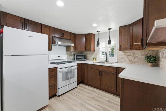 Detail Gallery Image 8 of 29 For 1174 E Main St #103,  El Cajon,  CA 92021 - 2 Beds | 1 Baths