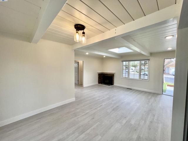2847 Avon, Concord CA: https://media.crmls.org/mediaz/a838bf21-8e16-45df-afe9-9b4cc3fc1689.jpg