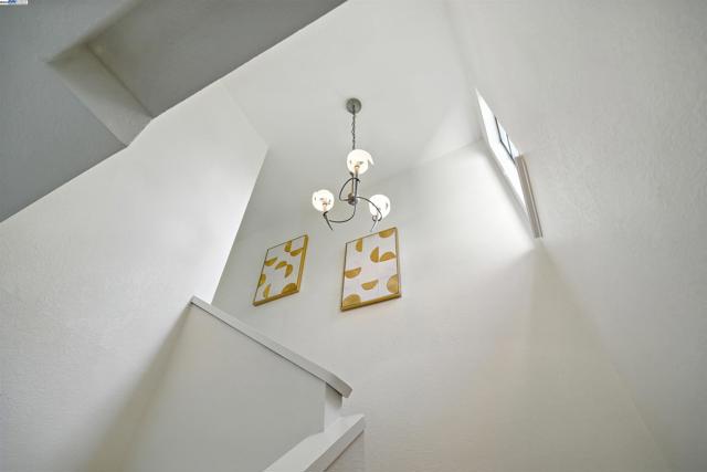 1116 Brewster Ave, Redwood City CA: https://media.crmls.org/mediaz/a83956f7-a082-4c7e-9ccd-2cbf175219cf.jpg