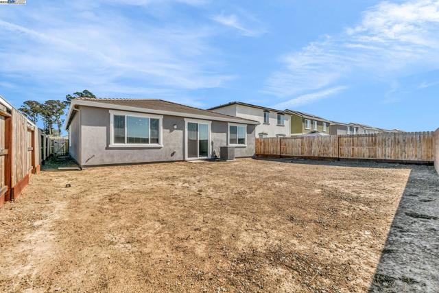 4171 Markovich Ct, Richmond CA: https://media.crmls.org/mediaz/a8396a17-0991-4eb3-bd14-5a18e3244005.jpg