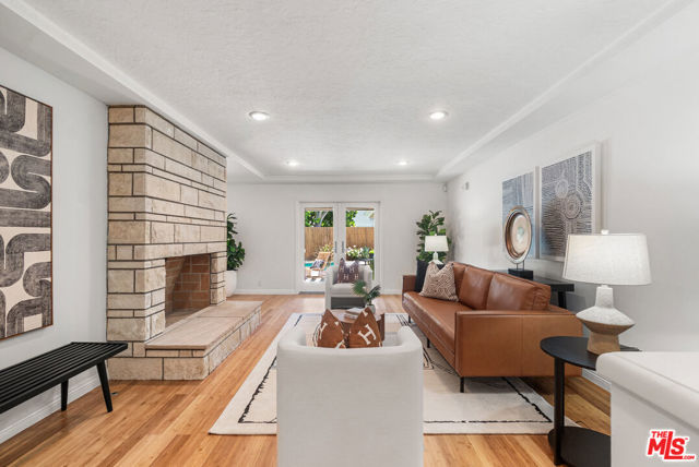 5210 S Corning Avenue, Los Angeles CA: https://media.crmls.org/mediaz/a83a3001-2976-4dfc-b676-e0954f3dc0f0.jpg