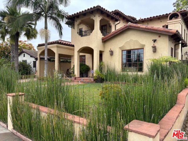 345 S Palm Drive, Beverly Hills CA: https://media.crmls.org/mediaz/a83a6a7f-8f3f-4514-a16c-45cbad602e73.jpg