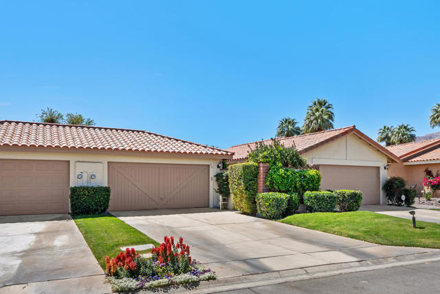 265 Calle Del Verano, Palm Desert CA: https://media.crmls.org/mediaz/a83ac067-5bb2-4b2a-9406-b6aba15b7988.jpg