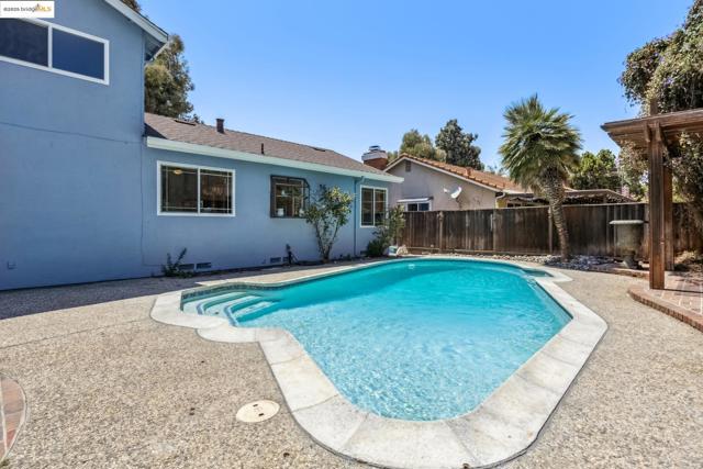4943 Rice DR, San Jose CA: https://media.crmls.org/mediaz/a83adb65-6363-4284-9093-efb051d4c393.jpg
