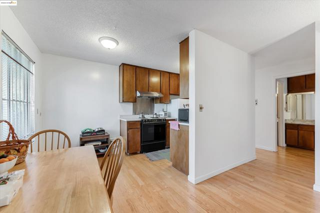 567 Oakland Ave, Oakland, California 94611, 1 Bedroom Bedrooms, ,1 BathroomBathrooms,Condominium,For Sale,Oakland Ave,41083171