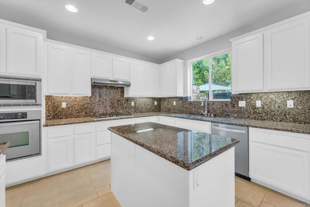 Detail Gallery Image 26 of 75 For 880 Summer Moon Rd, San Marcos,  CA 92078 - 4 Beds | 3/1 Baths